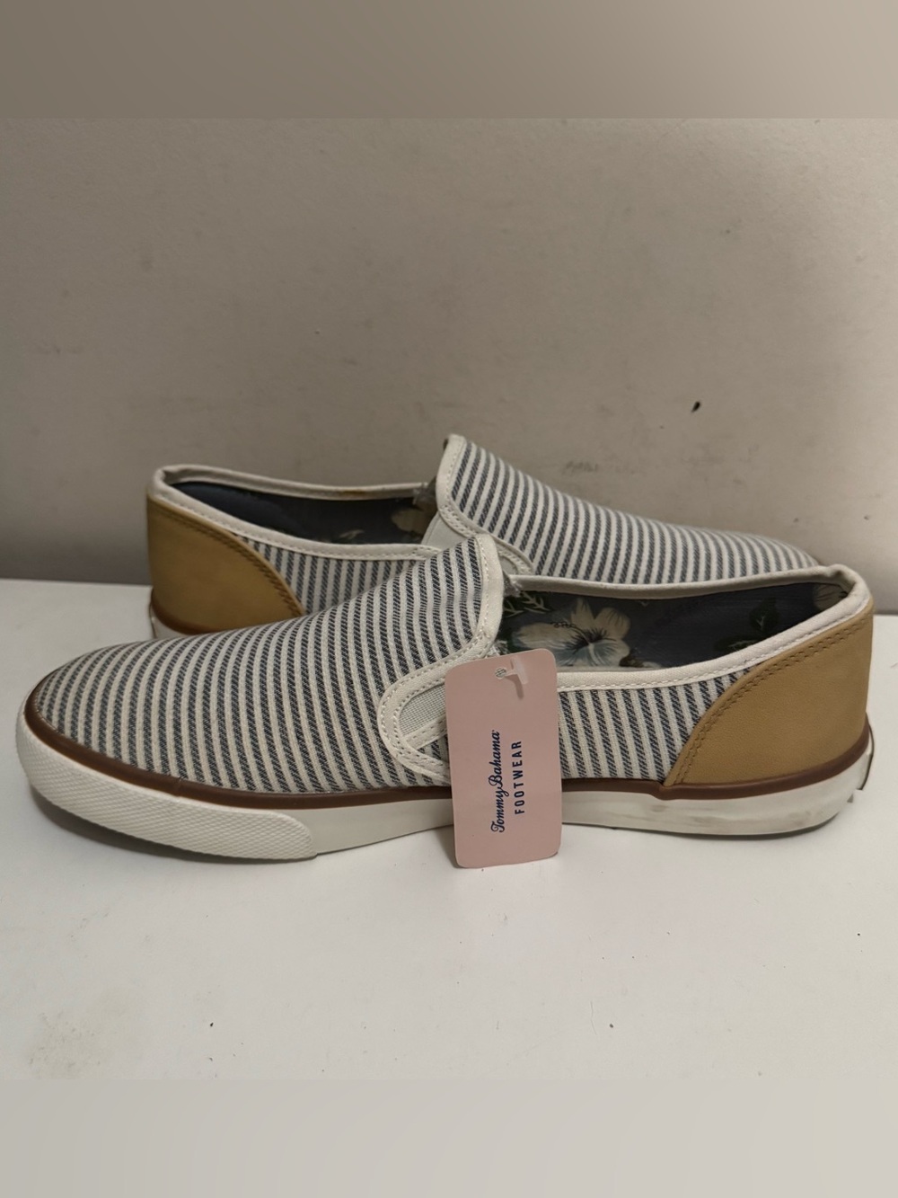 Tommy Bahama Wom 8.5 Pinstripe Canvas Tropical Logo Sneakers Super Soft Interior